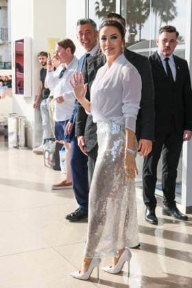 Cannes - Eva Longoria At The Martinez Eva Longoria is spotted at Hotel Martinez during the 77th Cannes Film Festival on May 19, 2024 in Cannes, France. Photo by Marco Piovanotto ABACAPRESS.COM Cannes France  Copyright: xPiovanottoxMarco ABACAx