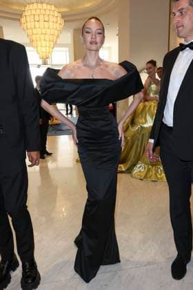 Cannes - Candice Swanepoel At The Martinez Candice Swanepoel is spotted at Hotel Martinez during the 77th Cannes Film Festival on May 19, 2024 in Cannes, France. Photo by Marco Piovanotto ABACAPRESS.COM Cannes France  Copyright: xPiovanottoxMarco ABACAx
