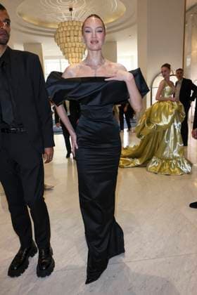 Cannes - Candice Swanepoel At The Martinez Candice Swanepoel is spotted at Hotel Martinez during the 77th Cannes Film Festival on May 19, 2024 in Cannes, France. Photo by Marco Piovanotto ABACAPRESS.COM Cannes France  Copyright: xPiovanottoxMarco ABACAx