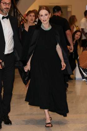 Cannes - Julianne Moore At The Martinez Julianne Moore is spotted at Hotel Martinez during the 77th Cannes Film Festival on May 19, 2024 in Cannes, France. Photo by Marco Piovanotto ABACAPRESS.COM Cannes France  Copyright: xPiovanottoxMarco ABACAx