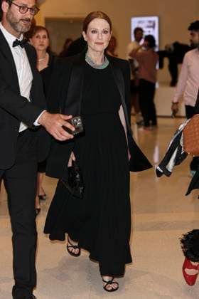 Cannes - Julianne Moore At The Martinez Julianne Moore is spotted at Hotel Martinez during the 77th Cannes Film Festival on May 19, 2024 in Cannes, France. Photo by Marco Piovanotto ABACAPRESS.COM Cannes France  Copyright: xPiovanottoxMarco ABACAx