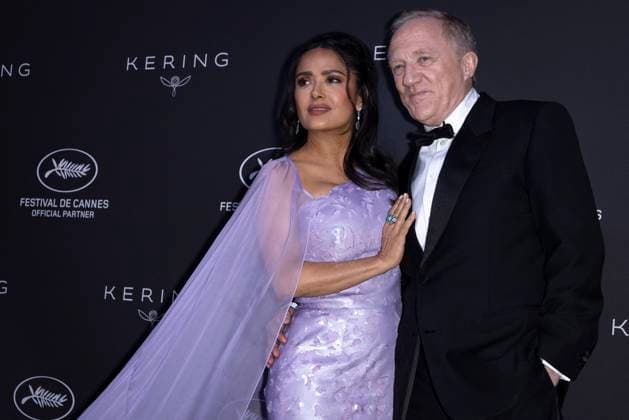 Photocall of the Women in Motion dinner by the Kering group, Place de la Castre, at the 77th annual Cannes Film Festival Salma Hayek and her husband Francois Henri Pinault Photocall of the Women in Motion dinner by the Kering group, Place de la Castre, during the 77eme Festival International du Film de Cannes on May 19, 2024 Olivier Borde Bestimage Photocall 2024 Kering Women In Motion Awards and Cannes Film Festival Presidential Dinner at the 77th annual Cannes Film Festival at the Place de la Castre on May 19, 2024 in Cannes, France Cannes France  Copyright: xOLIVIERxBORDEx xBESTIMAGExOLIVIERxBORDEx xBESTIMAGEx