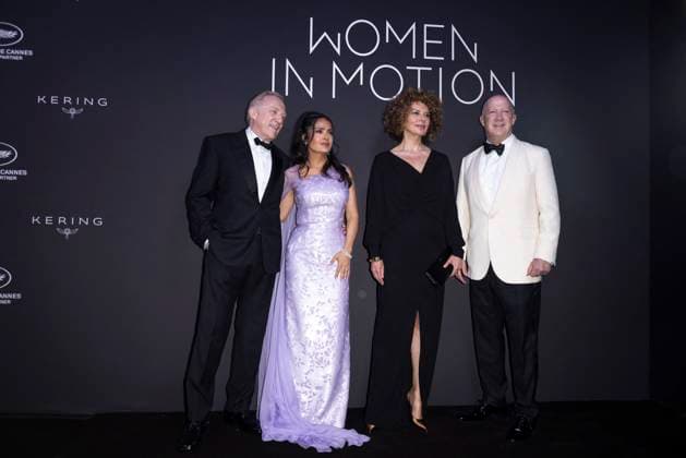 Photocall of the Women in Motion dinner by the Kering group, Place de la Castre, at the 77th annual Cannes Film Festival Francois Henri Pinault and his wife Salma Hayek, Donna Langley, Bryan Lourd Photocall of the Women in Motion dinner by the Kering group, Place de la Castre, during the 77eme Festival International du Film de Cannes on May 19, 2024 Olivier Borde Bestimage Photocall 2024 Kering Women In Motion Awards and Cannes Film Festival Presidential Dinner at the 77th annual Cannes Film Festival at the Place de la Castre on May 19, 2024 in Cannes, France Cannes France  Copyright: xOLIVIERxBORDEx xBESTIMAGExOLIVIERxBORDEx xBESTIMAGEx