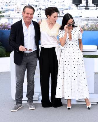 Internationale Filmfestspiele von Cannes, The Substance Photocall Cannes, France: Cannes, 77th Cannes Film Festival 2024 Photocall film Ã¢â‚¬oeThe substanceÃ¢â‚¬Â In the photo: Demi Moore, Dennis Quaid, Coralie Fargeat Cannes France  - ZUMAp169 20240520_zea_p169_387 Copyright: xAlbertoxTerenghix