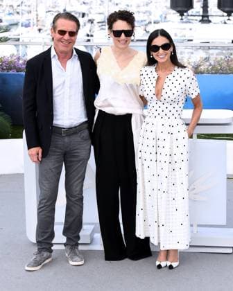 Internationale Filmfestspiele von Cannes, The Substance Photocall Cannes, France: Cannes, 77th Cannes Film Festival 2024 Photocall film Ã¢â‚¬oeThe substanceÃ¢â‚¬Â In the photo: Demi Moore, Dennis Quaid, Coralie Fargeat Cannes France  - ZUMAp169 20240520_zea_p169_394 Copyright: xAlbertoxTerenghix