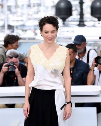 Internationale Filmfestspiele von Cannes, The Substance Photocall Cannes, France: Cannes, 77th Cannes Film Festival 2024 Photocall film Ã¢â‚¬oeThe substanceÃ¢â‚¬Â In the photo: Coralie Fargeat Cannes France  - ZUMAp169 20240520_zea_p169_395 Copyright: xAlbertoxTerenghix