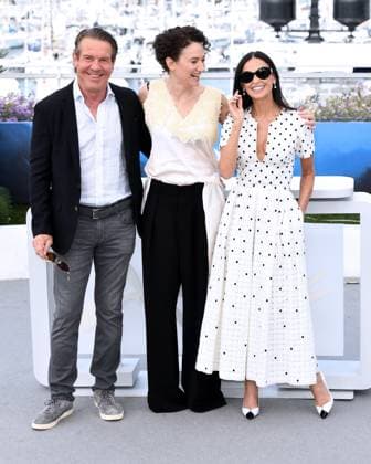 Internationale Filmfestspiele von Cannes, The Substance Photocall Cannes, France: Cannes, 77th Cannes Film Festival 2024 Photocall film Ã¢â‚¬oeThe substanceÃ¢â‚¬Â In the photo: Demi Moore, Dennis Quaid, Coralie Fargeat Cannes France  - ZUMAp169 20240520_zea_p169_398 Copyright: xAlbertoxTerenghix