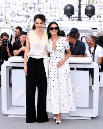 Internationale Filmfestspiele von Cannes, The Substance Photocall Cannes, France: Cannes, 77th Cannes Film Festival 2024 Photocall film Ã¢â‚¬oeThe substanceÃ¢â‚¬Â In the photo: Demi Moore, Coralie Fargeat Cannes France  - ZUMAp169 20240520_zea_p169_400 Copyright: xAlbertoxTerenghix