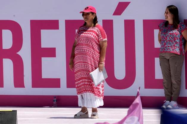 Marea Rosa Rally Supporting Candidate Xochitl Galvez - Mexico Candidate for the Presidency of Mexico, Xochitl Galvez of the Fuerza y ??Corazon por Mexico coalition aheads a campaign rally called Pink Tide in the main square, Mexico City Zocalo. on May 19, 2024 in Mexico City, Mexico. Photo by Luis Barron Eyepix Group ABACAPRESS.COM Mexico City Mexico  Copyright: xBarronxLuis Eyepix ABACAx
