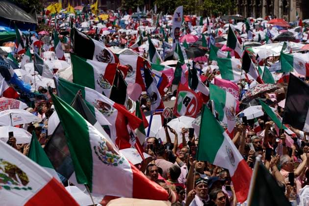 Marea Rosa Rally Supporting Candidate Xochitl Galvez - Mexico Hundreds of supporters of the presidential candidate of Mexico, Xochitl Galvez of the Fuerza y ??Corazon por Mexico coalition attend a campaign rally called Pink Tide in the main square, Mexico City Zocalo. on May 19, 2024 in Mexico City, Mexico. Photo by Luis Barron Eyepix Group ABACAPRESS.COM Mexico City Mexico  Copyright: xBarronxLuis Eyepix ABACAx