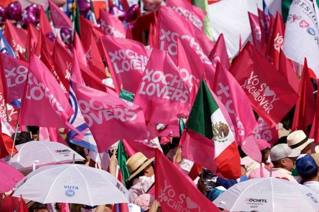 News Bilder des Tages Marea Rosa Rally Supporting Candidate Xochitl Galvez - Mexico Hundreds of supporters of the presidential candidate of Mexico, Xochitl Galvez of the Fuerza y ??Corazon por Mexico coalition attend a campaign rally called Pink Tide in the main square, Mexico City Zocalo. on May 19, 2024 in Mexico City, Mexico. Photo by Luis Barron Eyepix Group ABACAPRESS.COM Mexico City Mexico  Copyright: xBarronxLuis Eyepix ABACAx