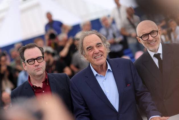 Photocall du film Lula lors du 77eme Festival International du Film de Cannes Rob Wilson, Oliver Stone et Fernando Sulichin Photocall du film Lula lors du 77eme Festival International du Film de Cannes le 20 mai 2024 Moreau Jacovides Bestimage Lula Photocall at the 77th annual Cannes Film Festival at Palais des Festivals on May 20, 2024 in Cannes, France Cannes France  Copyright: xJACOVIDES-MOREAUx xBESTIMAGExJACOVIDES-MOREAUx xBESTIMAGEx
