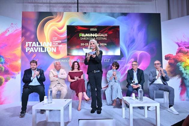 Cannes, 77th Cannes Film Festival 2024, Photocall for the presentation of Filming Italy Sardegna 2024 In the photo: Bella Thorne, Paz Vega, Tiziana Rocca, Bella Thorne, Paola Del Brocco  Copyright: xManuelexMangiarottix xipa-agencyx xPoolxPhotoxEventsx03x IPA_Agency_IPA46302669