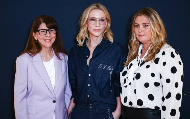 Entertainment Bilder des Tages May 20, 2024, Cannes, France: Dr. Stacy L. Smith, Cate Blanchett and Coco Francini attend the Kering Women in Motion Photocall at the 77th annual Cannes Film Festival at Majestic Hotel on May 20, 2024 in Cannes, France. Cannes France - ZUMAz156 20240520_zip_z156_002 Copyright: xBeataxZawrzelx