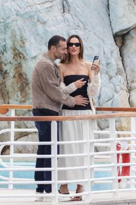Alessandra Ambrosio At Eden Roc - Antibes Alessandra Ambrosio and Mohammed Al Turki enjoying at the Eden Roc hotel, in Antibes, France, on May 20, 2024, during the 77th Annual Cannes Film Festival. Photo by ABACAPRESS.COM Antibes France  Copyright: xABACAx