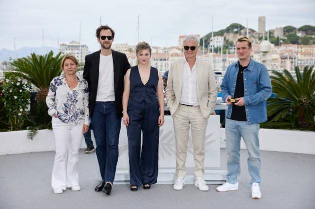 Photocall of the film The Marching Band Cannes Premiere during the 77th Cannes International Film Festival Irene Muscari, co scÃ nariste, Benjamin Lavernhe, Sarah Suco, le rÃ alisateur Emmanuel Courcol et Pierre Lottin Photocall of the film The Marching Band Cannes Premiere during the 77th Cannes International Film Festival May 14 25, 2024 , le 20 mai 2024 Moreau Jacovides Bestimage Photocall of the film The Marching Band Cannes Premiere during the 77th Cannes International Film Festival May 14 25, 2024 , May 20th, 2024 Cannes France  Copyright: xJACOVIDES-MOREAUx xBESTIMAGExJACOVIDES-MOREAUx xBESTIMAGEx
