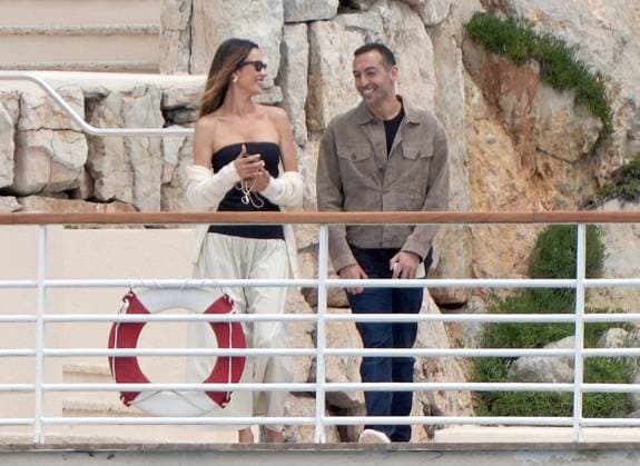Alessandra Ambrosio At Eden Roc - Antibes Alessandra Ambrosio and Mohammed Al Turki enjoying at the Eden Roc hotel, in Antibes, France, on May 20, 2024, during the 77th Annual Cannes Film Festival. Photo by ABACAPRESS.COM Antibes France  Copyright: xABACAx