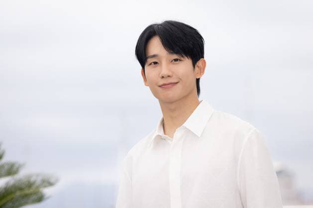 Cannes - I, The Executioner Photocall Jung Hae-in attends the Veteran 2 (I, The Executioner) photocall at the 77th annual Cannes Film Festival at Palais des Festivals on May 20, 2024 in Cannes, France Photo by Shootpix ABACAPRESS.COM Cannes France  Copyright: xShootpix ABACAx
