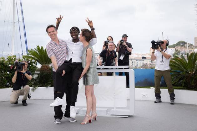 Cannes - L Histoire de Souleymane Photocall Boris Lojkine, Nina Meurisse and Abou Sangare attend the L Histoire De Souleyman photocall at the 77th annual Cannes Film Festival at Palais des Festivals on May 20, 2024 in Cannes, France. Photo by Shootpix ABACAPRESS.COM Cannes France  Copyright: xShootpix ABACAx