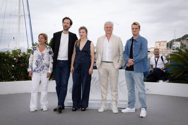 Cannes - En Fanfare Photocall Pierre Lottin, Emmanuel Courcol, Sarah Suco, Benjamin Lavernhe and Irene Muscari attend the En Fanfare (The Marching Band) photocall at the 77th annual Cannes Film Festival at Palais des Festivals on May 20, 2024 in Cannes, France. Photo by Shootpix ABACAPRESS.COM Cannes France  Copyright: xShootpix ABACAx