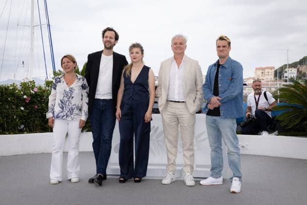 Cannes - En Fanfare Photocall Pierre Lottin, Emmanuel Courcol, Sarah Suco, Benjamin Lavernhe and Irene Muscari attend the En Fanfare (The Marching Band) photocall at the 77th annual Cannes Film Festival at Palais des Festivals on May 20, 2024 in Cannes, France. Photo by Shootpix ABACAPRESS.COM Cannes France  Copyright: xShootpix ABACAx