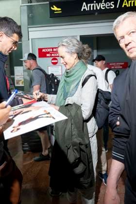 Andie MacDowell arrive Ã laÃ roport de Nice during the 77eme Festival International du Film de Cannes Andie MacDowell arrive Ã laÃ roport de Nice during the 77eme Festival International du Film de Cannes May 14 25, 2024 , May 20, 2024 Andie MacDowell arrives at Nice airport during the 77th Cannes International Film Festival May 14 25, 2024 , May 20, 2024 Cannes France  Copyright: xPerusseaux-xDaxSilvax xBestimagexPerusseaux-xDaxSilvax xBestimagex