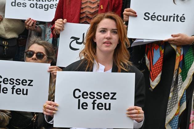 Cannes 2024 Demonstration Guerrieres De La Paix Louise Aubery at a feminist demonstration for peace by Guerrieres de la Paix association (Warriors For Peace) during the 77th Cannes Film Festival in Cannes, France on May 20, 2024. Photo by Julien Reynaud APS-Medias ABACAPRESS.COM Cannes France  Copyright: xReynaudxJulien APS-Medias ABACAx