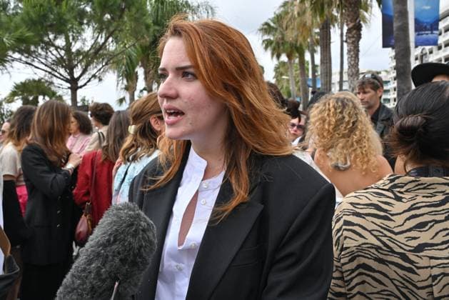 Cannes 2024 Demonstration Guerrieres De La Paix EXCLUSIVE. Louise Aubery at a call for peace and justice from women of Cinema industry organized by Les Guerrieres de la Paix association (Warriors For Peace) during the 77th Cannes Film Festival in Cannes, France on May 20, 2024. Photo by Julien Reynaud APS-Medias ABACAPRESS.COM Cannes France  Copyright: xReynaudxJulien APS-Medias ABACAx