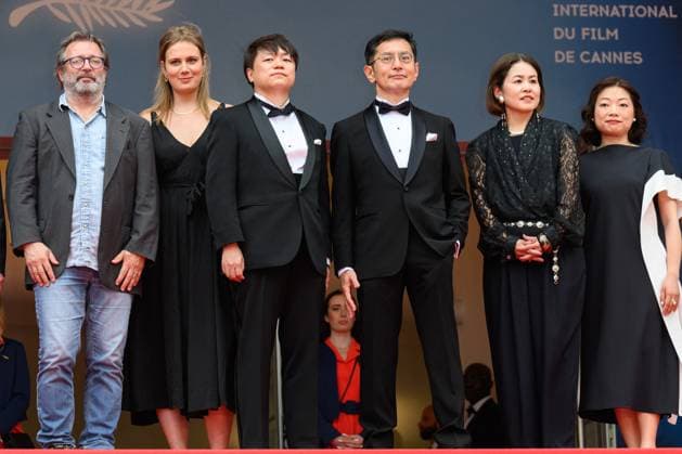 Cannes Palme D Or Winner Studio Ghibli Red Carpet NG Vincent Maraval, Livia Van Der Staay, Kenichi Yoda, and Goro Miyazaki attending the ?Palme D Or Winner Studio Ghibli? Screening and Red Carpet at Palais Des Festivals in Cannes, France on May 20 2024 as part of the 77th Cannes Film Festival. Photo by Nicolas Genin ABACAPRESS.COM Cannes France  Copyright: xGeninxNicolas ABACAx
