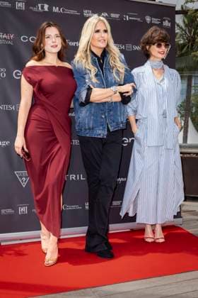 Photocall of the Filming Italy Sardegna Festival press conference at the Italian Pavilion at the Majestic Hotel on the sidelines of the 77th Cannes International Film Festival Bella Thorne, Tiziana Rocca and Paz Vega at the photocall of the Filming Italy Sardegna Festival press conference at the Italian Pavilion at the Majestic Hotel on the sidelines of the 77th Cannes International Film Festival, France, May 20, 2024 Olivier Borde bestimage Celebs attending a press conference for the Filming Italy Sardegna Festival 2024 at the 77th annual Cannes Film Festival at Italian Pavilion on May 20, 2024 in Cannes, France Manuele Mangiarotti IPA via ZUMA Press Bestimage Cannes France  Copyright: xOLIVIERxBORDEx xBESTIMAGExOLIVIERxBORDEx xBESTIMAGEx