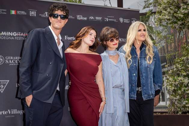 Photocall of the Filming Italy Sardegna Festival press conference at the Italian Pavilion at the Majestic Hotel in conjunction with the 77th Cannes International Film Festival Vittorio Base, Bella Thorne, Paz Vega and Tiziana Rocca at the photocall of the Filming Italy Sardegna Festival press conference at the Italian Pavilion at the Majestic Hotel in conjunction with the 77th Cannes International Film Festival, France, May 20, 2024 Olivier Borde bestimage Celebs attending a press conference for the Filming Italy Sardegna Festival 2024 at the 77th annual Cannes Film Festival at Italian Pavilion on May 20, 2024 in Cannes, France Manuele Mangiarotti IPA via ZUMA Press Bestimage Cannes France  Copyright: xOLIVIERxBORDEx xBESTIMAGExOLIVIERxBORDEx xBESTIMAGEx