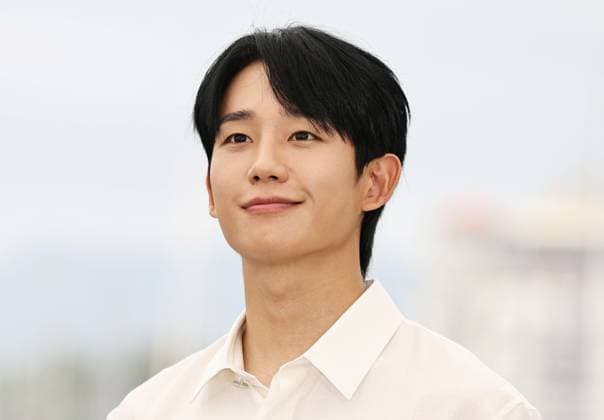(240520) -- CANNES, May 20, 2024 -- Actor Jung Hae-In poses during a photocall for the film Veteran 2 at the 77th Cannes Film Festival in Cannes, southern France, May 20, 2024. ) FRANCE-CANNES-FILM FESTIVAL-VETERAN 2 GaoxJing 
