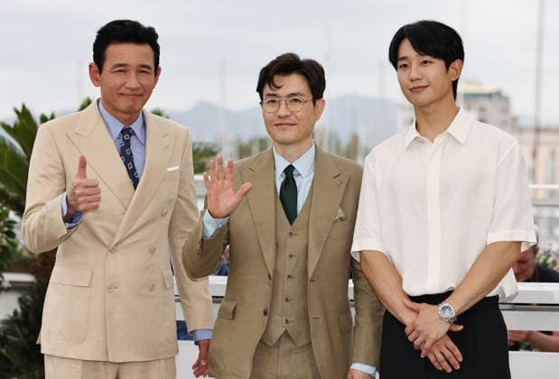 (240520) -- CANNES, May 20, 2024 -- Actor Hwang Jung-Min (L), director Ryoo Seung-Wan (C) and actor Jung Hae-In pose during a photocall for the film Veteran 2 at the 77th Cannes Film Festival in Cannes, southern France, May 20, 2024. ) FRANCE-CANNES-FILM FESTIVAL-VETERAN 2 GaoxJing 