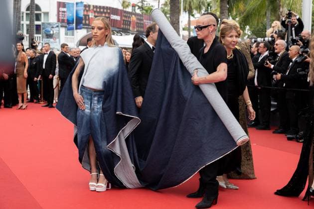 B MontÃ e des marches du film Â The Apprentice Â lors du 77eme Festival International du Film de Cannes Bilal Hassani MontÃ e des marches du film Â The Apprentice Â lors du 77eme Festival International du Film de Cannes, au Palais des Festivals Ã Cannes On may 20th 2024 Olivier Borde Bestimage Red carpet of the movie Â The Apprentice Â during the 77th Cannes International Film Festival at the Palais des Festivals in Cannes, France On may 20th 2024 Cannes France  Copyright: xOLIVIERxBORDEx xBESTIMAGExOLIVIERxBORDEx xBESTIMAGEx