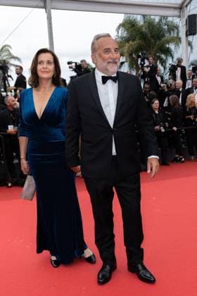B MontÃ e des marches du film Â The Apprentice Â lors du 77eme Festival International du Film de Cannes Pascale Pouzadoux et son mari Antoine DulÃ ry MontÃ e des marches du film Â The Apprentice Â lors du 77eme Festival International du Film de Cannes, au Palais des Festivals Ã Cannes Le 20 mai 2024 Olivier Borde Bestimage Red carpet of the movie Â The Apprentice Â during the 77th Cannes International Film Festival at the Palais des Festivals in Cannes, France On may 20th 2024 Cannes France  Copyright: xOLIVIERxBORDEx xBESTIMAGExOLIVIERxBORDEx xBESTIMAGEx