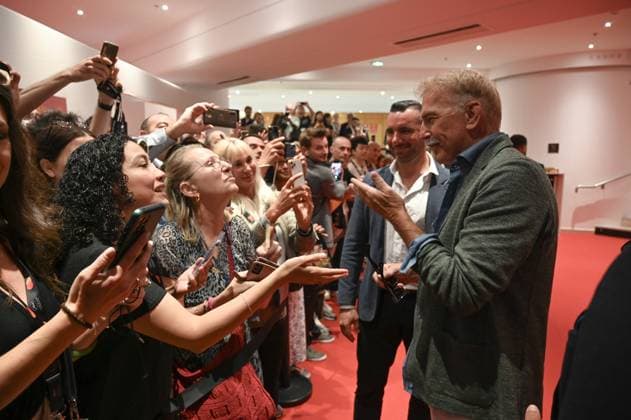 77eme Festival International du Film de Cannes MontÃ e des marches du film 77th International Cannes Film Festival Press Conference HORIZON KEVIN COSTNER 305241 2024 05 20 Costner, Kevin  Copyright: xSergexArnalx xStarfacex STAR_305241_009