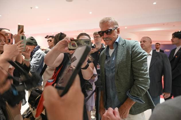 77eme Festival International du Film de Cannes MontÃ e des marches du film 77th International Cannes Film Festival Press Conference HORIZON KEVIN COSTNER 305241 2024 05 20 Costner, Kevin  Copyright: xSergexArnalx xStarfacex STAR_305241_018