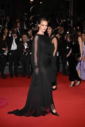 Cannes - The Shrouds (Les Linceuls) Red Carpet Rosie Huntington-Whiteley attends the The Shrouds (Les Linceuls) Red Carpet at the 77th annual Cannes Film Festival at Palais des Festivals on May 20, 2024 in Cannes, France. Photo by David Niviere ABACAPRESS.COM Cannes France  Copyright: xNivierexDavid ABACAPRESS.COMx