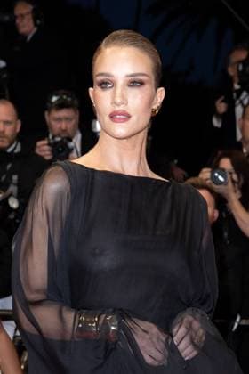 B MontÃ e des marches du film Â The Shrouds Les linceuls Â lors du 77eme Festival International du Film de Cannes Rosie Huntington Whiteley MontÃ e des marches du film Â Les Linceuls Â lors du 77eme Festival International du Film de Cannes, au Palais des Festivals Ã Cannes On may 20th 2024 Olivier Borde Bestimage Red carpet of the movie Â The Shrouds Â during the 77th Cannes International Film Festival at the Palais des Festivals in Cannes, France On may 20th 2024 Cannes France  Copyright: xOLIVIERxBORDEx xBESTIMAGExOLIVIERxBORDEx xBESTIMAGEx