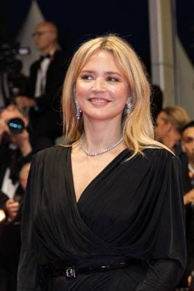 B MontÃ e des marches du film Â The Shrouds Les linceuls Â lors du 77eme Festival International du Film de Cannes Virginie Efira MontÃ e des marches du film Â Les Linceuls Â lors du 77eme Festival International du Film de Cannes, au Palais des Festivals Ã Cannes Le 20 mai 2024 Olivier Borde Bestimage Red carpet of the movie Â The Shrouds Â during the 77th Cannes International Film Festival at the Palais des Festivals in Cannes, France On may 20th 2024 Cannes France  Copyright: xOLIVIERxBORDEx xBESTIMAGExOLIVIERxBORDEx xBESTIMAGEx
