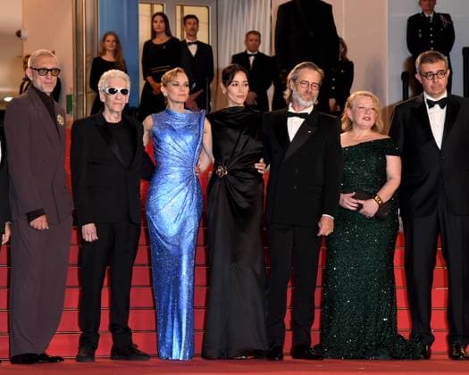 Cannes, France: Cannes, 77th Cannes Film Festival 2024, Red carpet film The Shrouds (Les Linceuls) In the photo: Vincent Cassel, Diane Kruger, Anthony Vaccarello, Sandrine Holt, David Cronenberg, Martin Katz Cannes France  - ZUMAp169 20240520_zea_p169_1837 Copyright: xAlbertoxTerenghix