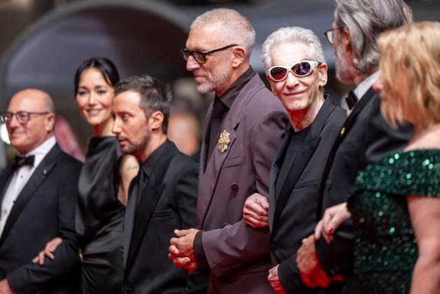 B MontÃ e des marches du film Â The Shrouds Les linceuls Â lors du 77eme Festival International du Film de Cannes Vincent Cassel, David Cronenberg MontÃ e des marches du film Â Les Linceuls Â lors du 77eme Festival International du Film de Cannes, au Palais des Festivals Ã Cannes On may 20th 2024 Olivier Borde Bestimage Red carpet of the movie Â The Shrouds Â during the 77th Cannes International Film Festival at the Palais des Festivals in Cannes, France On may 20th 2024 Cannes France  Copyright: xOLIVIERxBORDEx xBESTIMAGExOLIVIERxBORDEx xBESTIMAGEx
