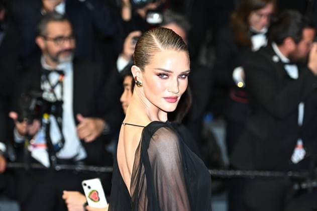News - The Shrouds Red Carpet - The 77th Annual Cannes Film Festival Rosie Huntington-Whiteley attends the The Shrouds (Les Linceuls) Red Carpet at the 77th annual Cannes Film Festival at Palais des Festivals on May 20, 2024 in Cannes, France. Cannes Palais des Festival France Copyright: xStefanosxKyriazisx xLiveMediax LPN_1364406