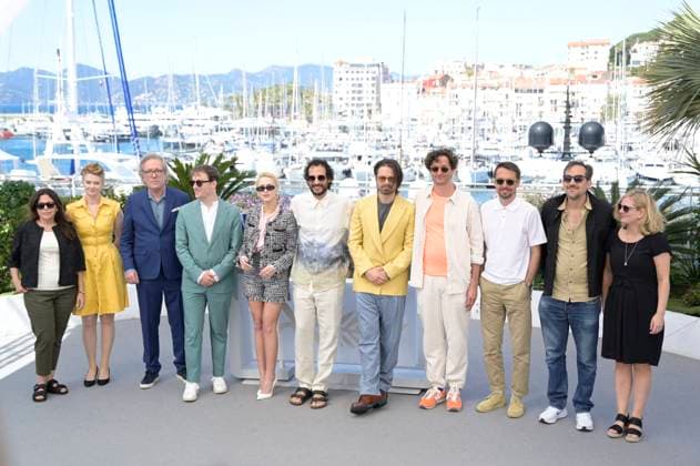 CANNES, FRANCE MAY 21 G D Amy BAER Executive Producer, Julianne FORDE, producer, Martin DONOVAN, actor, Gabriel SHERMAN, scriptwriter, Maria BAKALOVA, actress, Ali ABBASI director, Sebastian STAN, actor, Louis TISNE, producer, Jacob JAREK, producer, Daniel BEKERMAN, producer, Ruth TREACY, producer, during the photocall of The Apprentice at the 77th Cannes Film Festival at the Palais des Festivals on May 21, 2024 in Cannes, France CELEBRITES 77eme Festival de Cannes Photocall 21 05 2024 ValentinaClaret Panoramic
