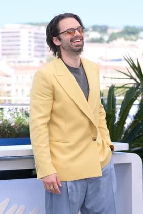 CANNES, FRANCE MAY 21 G D Rolando RAVELLO, actor, during the photocall of the film The Apprentice in competition at the 77th Cannes Film Festival at the Palais des Festivals on May 21, 2024 in Cannes, France CELEBRITES 77eme Festival de Cannes Photocall 21 05 2024 ValentinaClaret Panoramic 