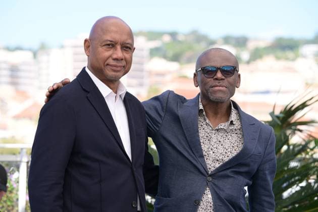 Entertainment Bilder des Tages CANNES, FRANCE MAY 21 G D Raoul PECK, director, producer, Leslie MATLAISANE, Director d™Ernest Cole Trust, during the photocall of the film Ernest Cole, lost and found projected in Special Edition at the 77th Cannes Film Festival at the Palais des Festivals on May 21, 2024 in Cannes, France CELEBRITES 77eme Festival de Cannes Photocall 21 05 2024 ValentinaClaret Panoramic 