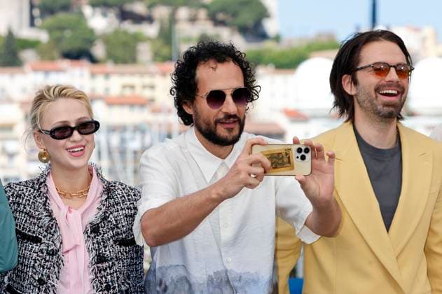 Maria Bakalova, Ali Abbasi and Sebastian Stan at the photocall for the feature film The Apprentice at the Festival de Cannes 2024 77 Cannes International Film Festival at the Palais des Festivals Cannes, 21 05 2024 Foto:xD.xBedrosianx xFuturexImagex apprentice_call_4517