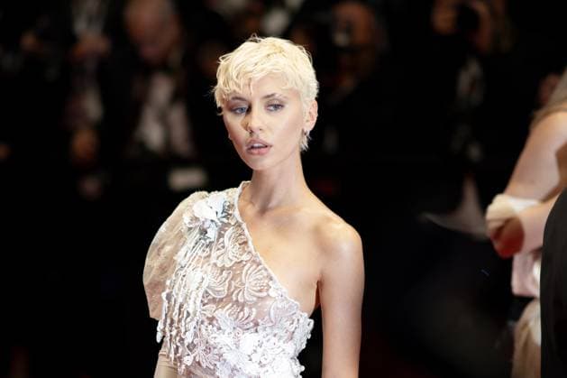 Cannes, France 20th May, 2024 Iris Law attends The Shrouds Les Linceuls Screening red carpet at the 77th annual Cannes Film Festival at Palais des Festivals on May Ã , 2024 in Cannes, France CINEMA 77eme Festival de Cannes Red Carpet du film The Shrouds Les Linceuls 20 05 2024 NorbertScanella Panoramic 