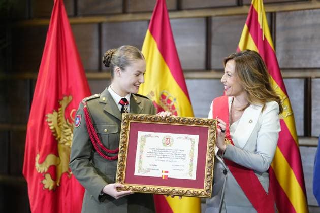Bilder des Jahres 2024, News 05 Mai News Themen der Woche KW21 News Bilder des Tages 21-05-2024 Zaragoza Princess Leonor attend the medal of the Aragon at La Seo del Salvador Aljaferia palace and received the title of the adoptive daughter of Zaragoza at the city council at plaza del Pilar in Zaragoza. No Spain Â  Copyright: xPPEx