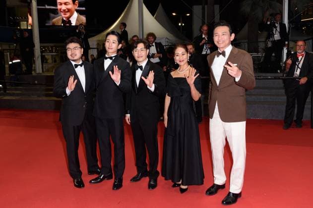 Cannes Veteran 2 Red Carpet NG Jung Hae-in, Ryoo Seung-Wan, a guest and Hwang Jeong-min attending the ?Veteran 2? Screening and Red Carpet at Palais Des Festivals in Cannes, France on May 20 2024 as part of the 77th Cannes Film Festival. Photo by Nicolas Genin ABACAPRESS.COM Cannes France  Copyright: xGeninxNicolas ABACAx